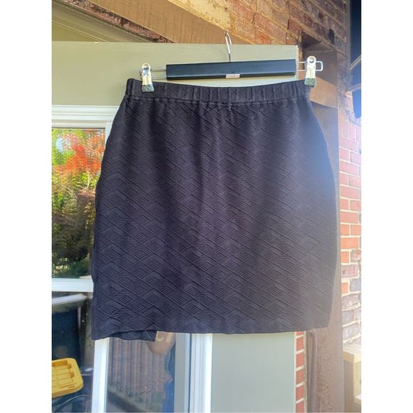 St. John Black Textured Knit Mini Skirt Stretch Size 4 - Picture 3 of 14